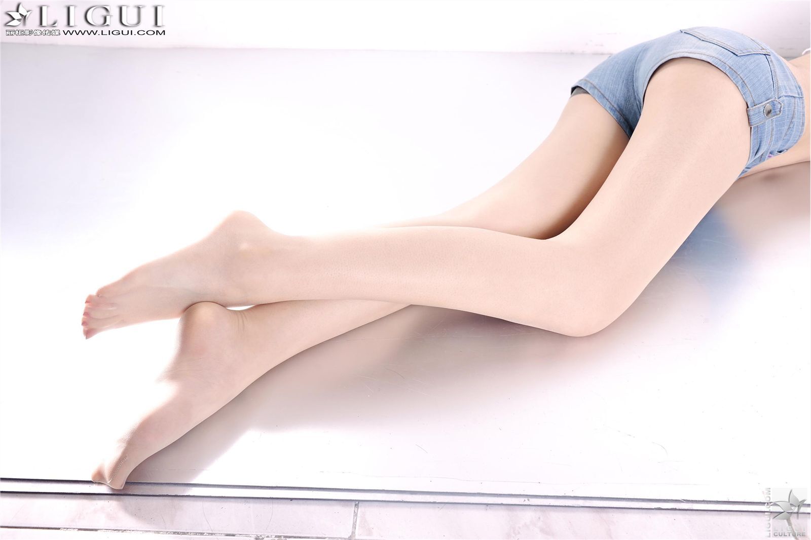 [丽柜] 2013.03.17 网络丽人 MODEL 允儿 丝袜高跟